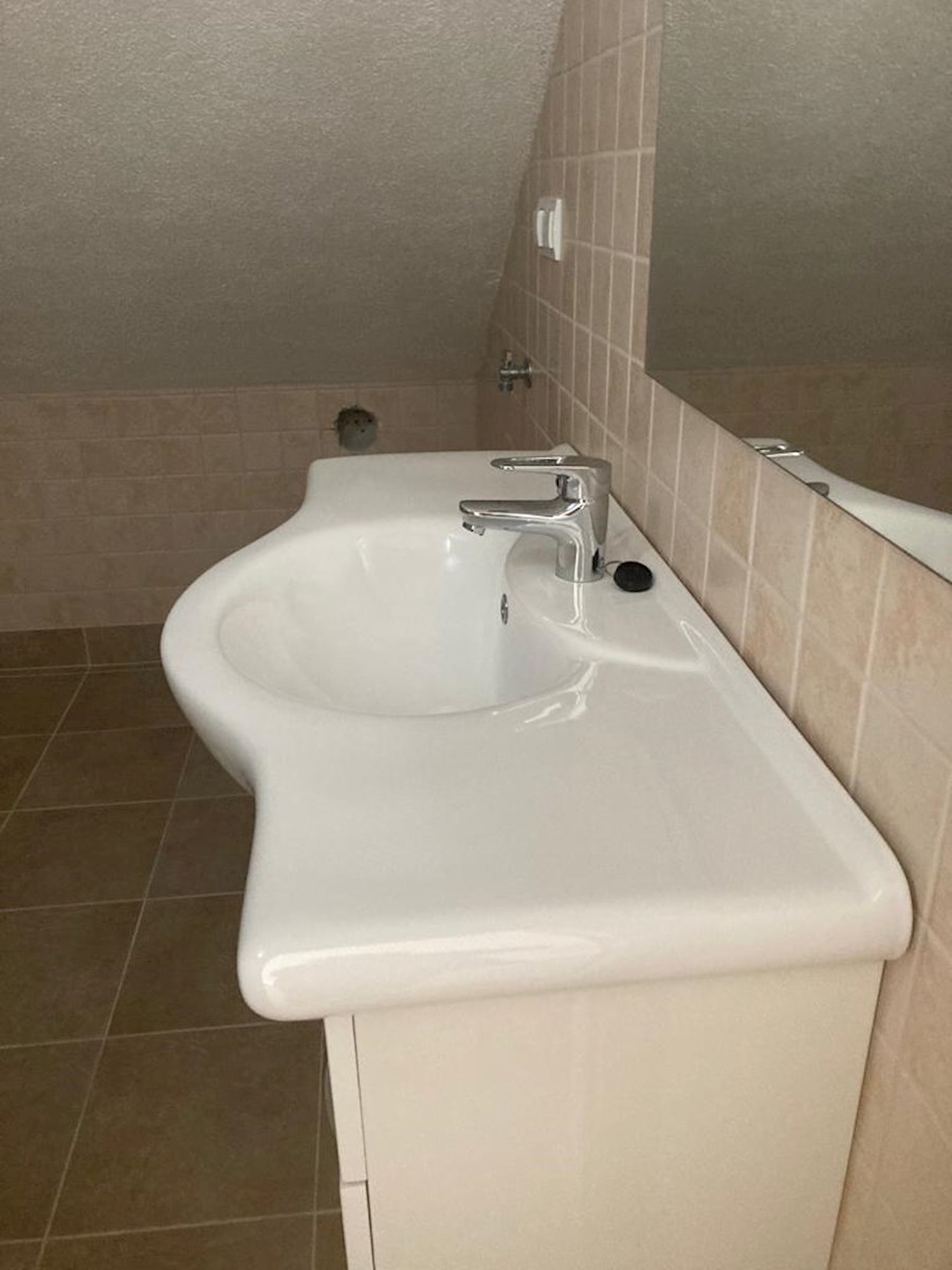 Autentica casa in pietra con ampio giardino – Donji Humac, isola di Brač