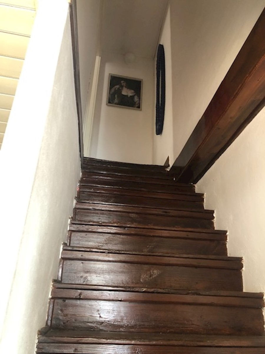 Stomorska - appartamento a due piani in una vecchia casa di pietra nel centro della citta