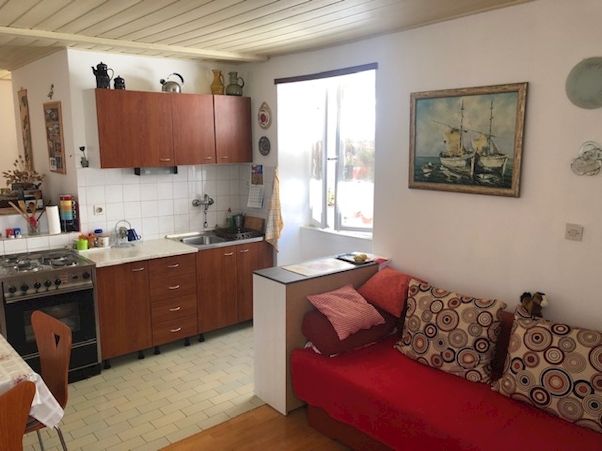 Stomorska - appartamento a due piani in una vecchia casa di pietra nel centro della citta