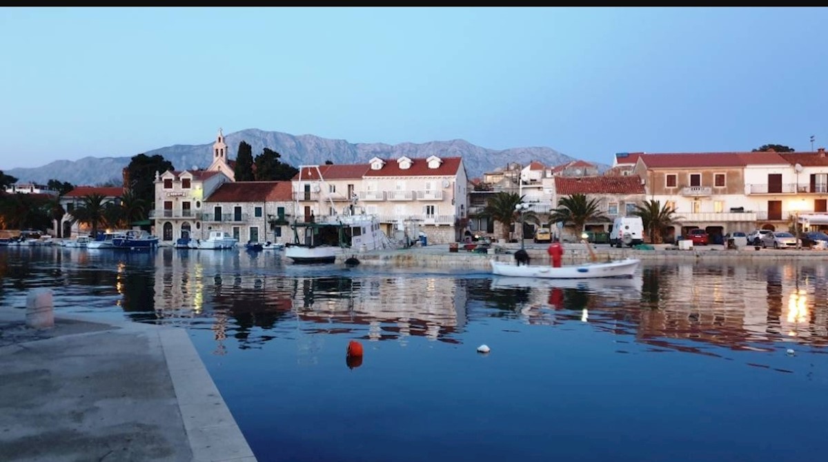 Hvar: Sućuraj - appartamento con taverna nel centro della citta