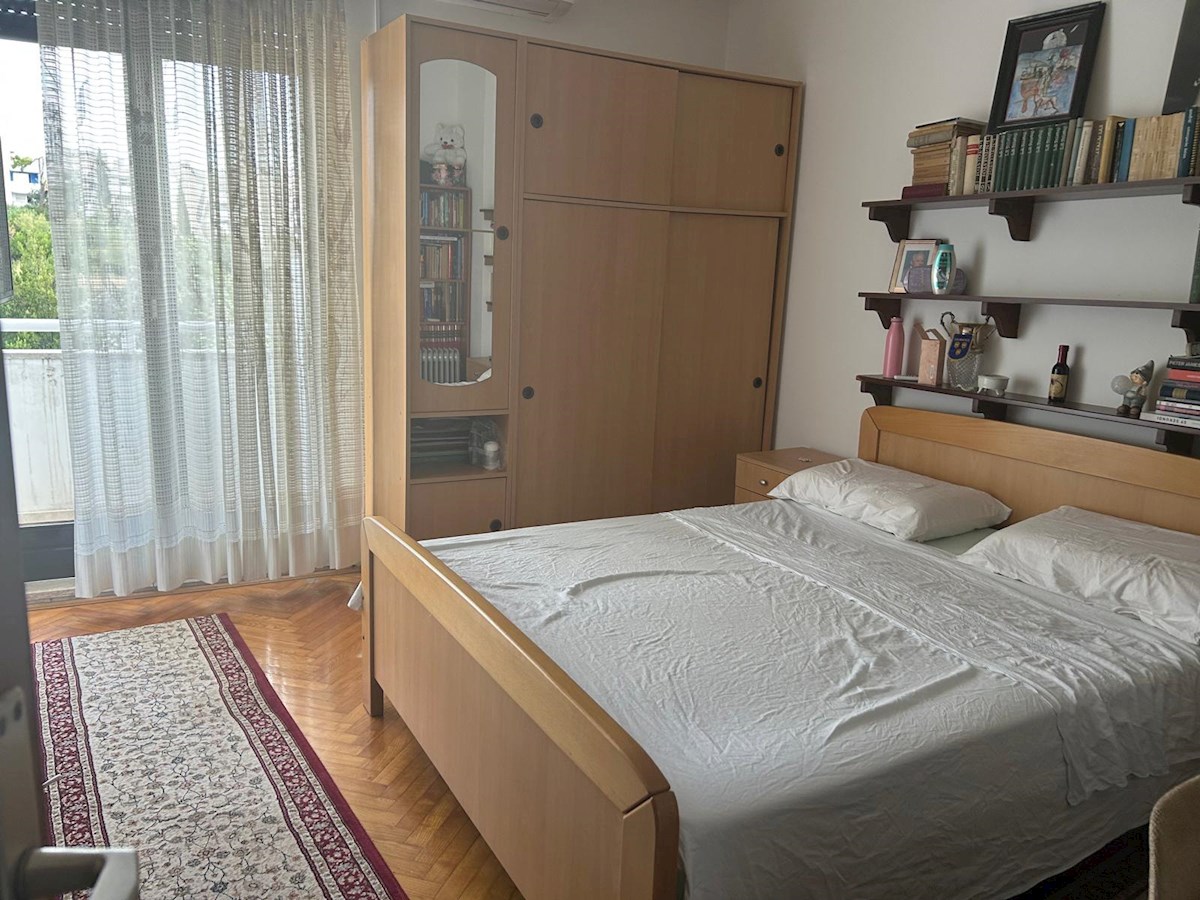 Ampio appartamento con vista mare parziale – Bačvice, Spalato