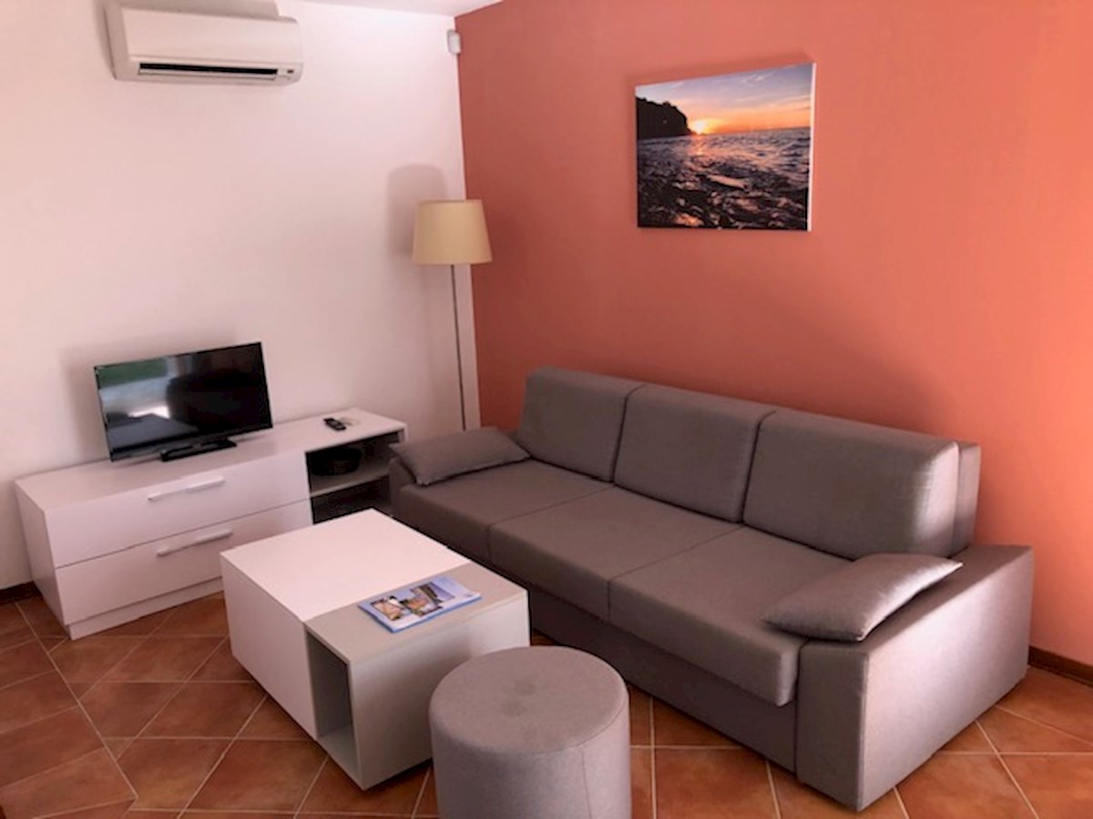 Appartamento bilocale al piano superiore, a 140 m dal mare