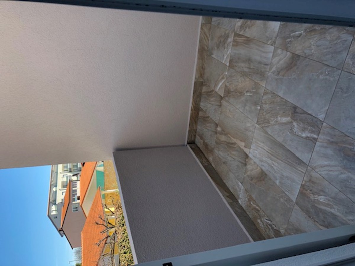 Appartamento bilocale al piano superiore, a 140 m dal mare