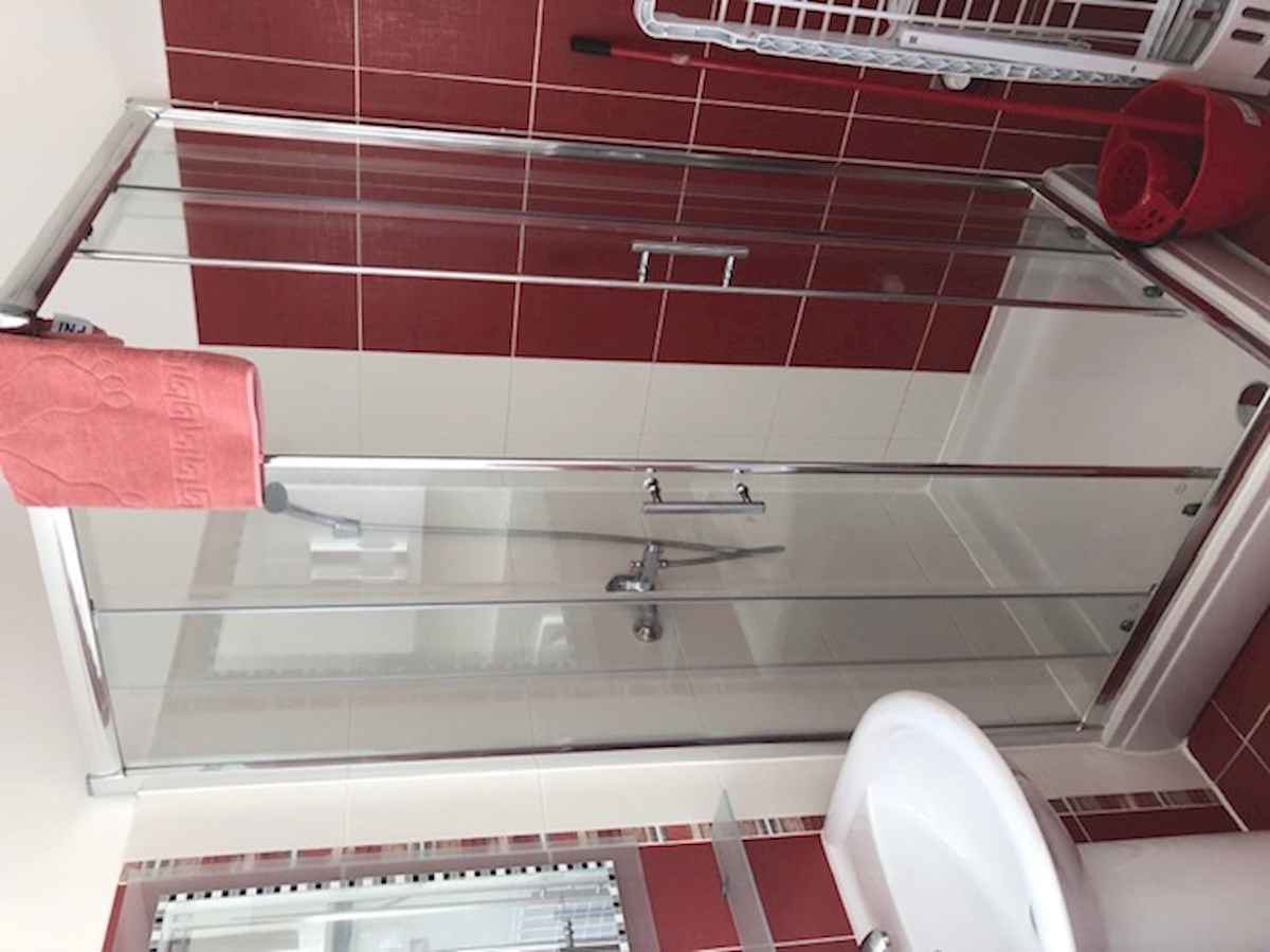 Appartamento bilocale al piano superiore, a 140 m dal mare