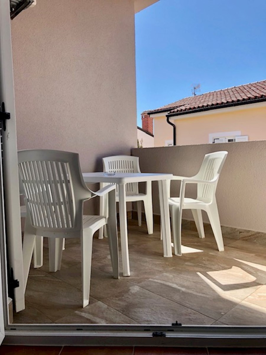 Appartamento bilocale al piano superiore, a 140 m dal mare