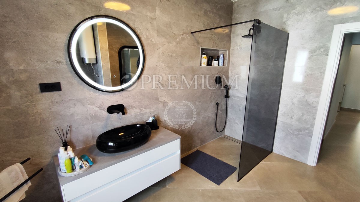 Malinska, spaziosa casa indipendente con piscina!