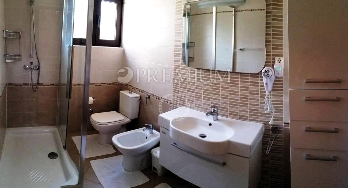 Punat, casa con piscina, vicino al mare!