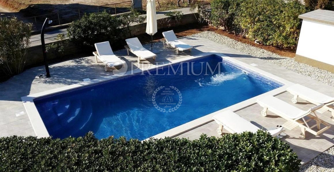 Punat, casa con piscina, vicino al mare!