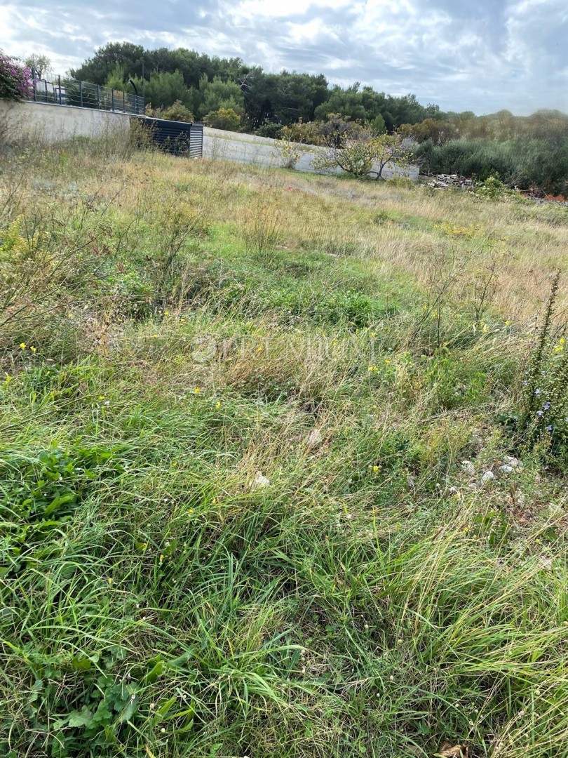 Punat – Terreno edificabile 595 m² con progetto!