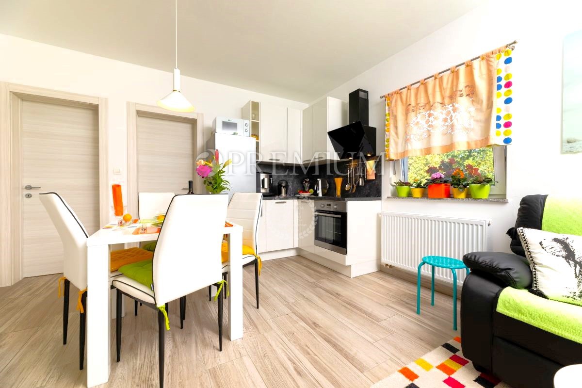 Isola di Krk, Soline – Appartamento arredato in vendita!