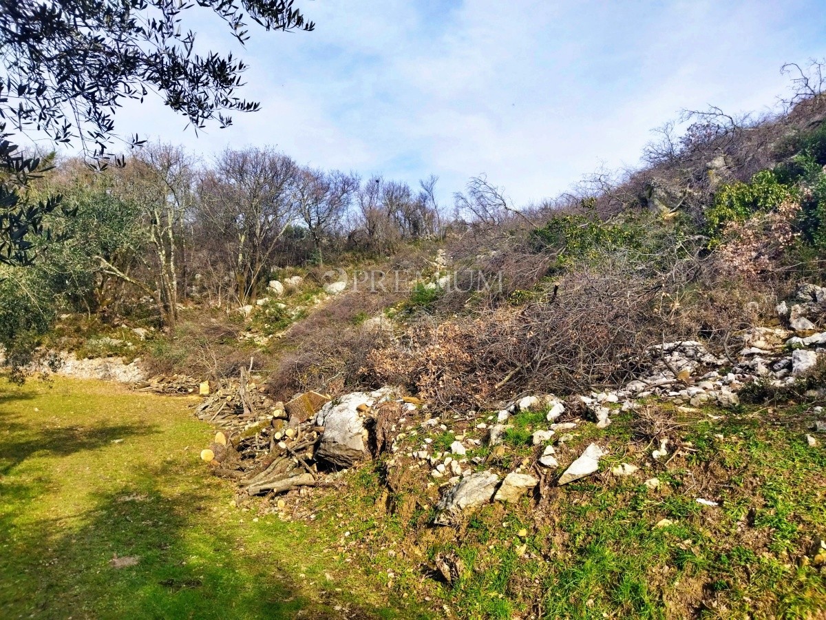 Čižići, terreno edificabile, a 500 m dal mare!