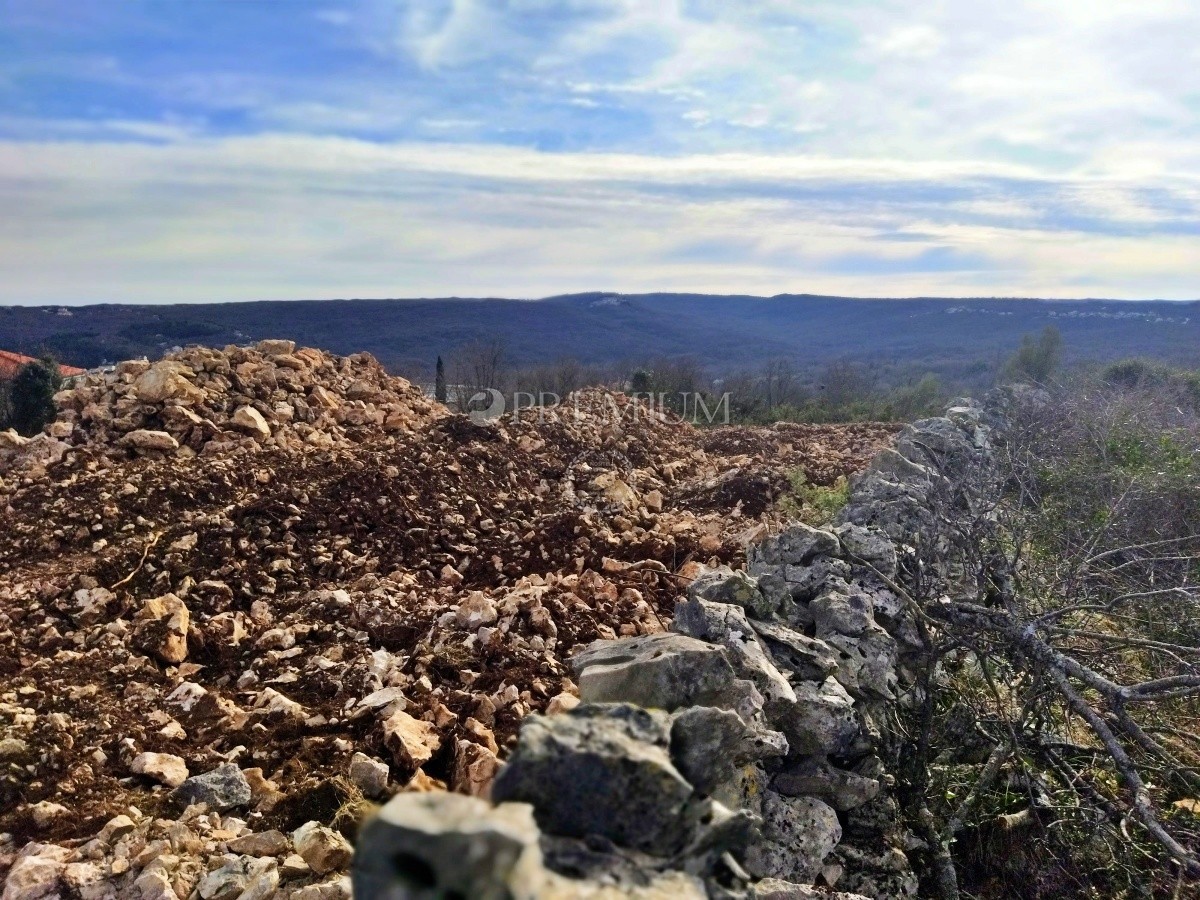 Čižići, terreno edificabile, a 500 m dal mare!