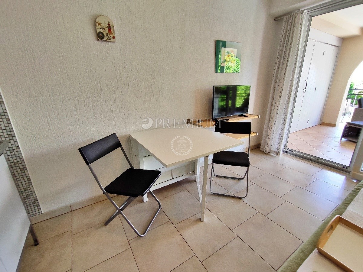 Malinska, piano di una casa familiare, a soli 350 metri dal mare!