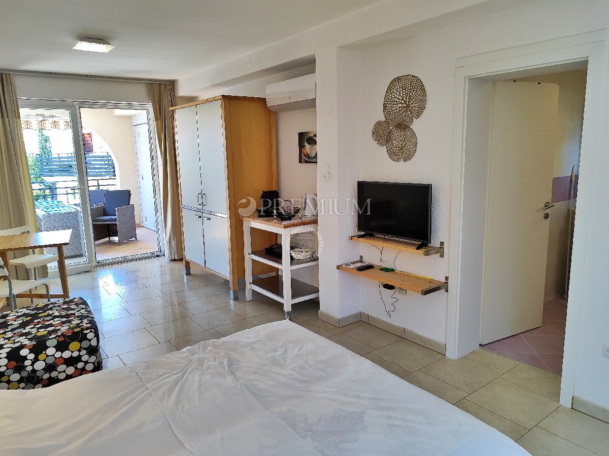 Malinska, piano di una casa familiare, a soli 350 metri dal mare!