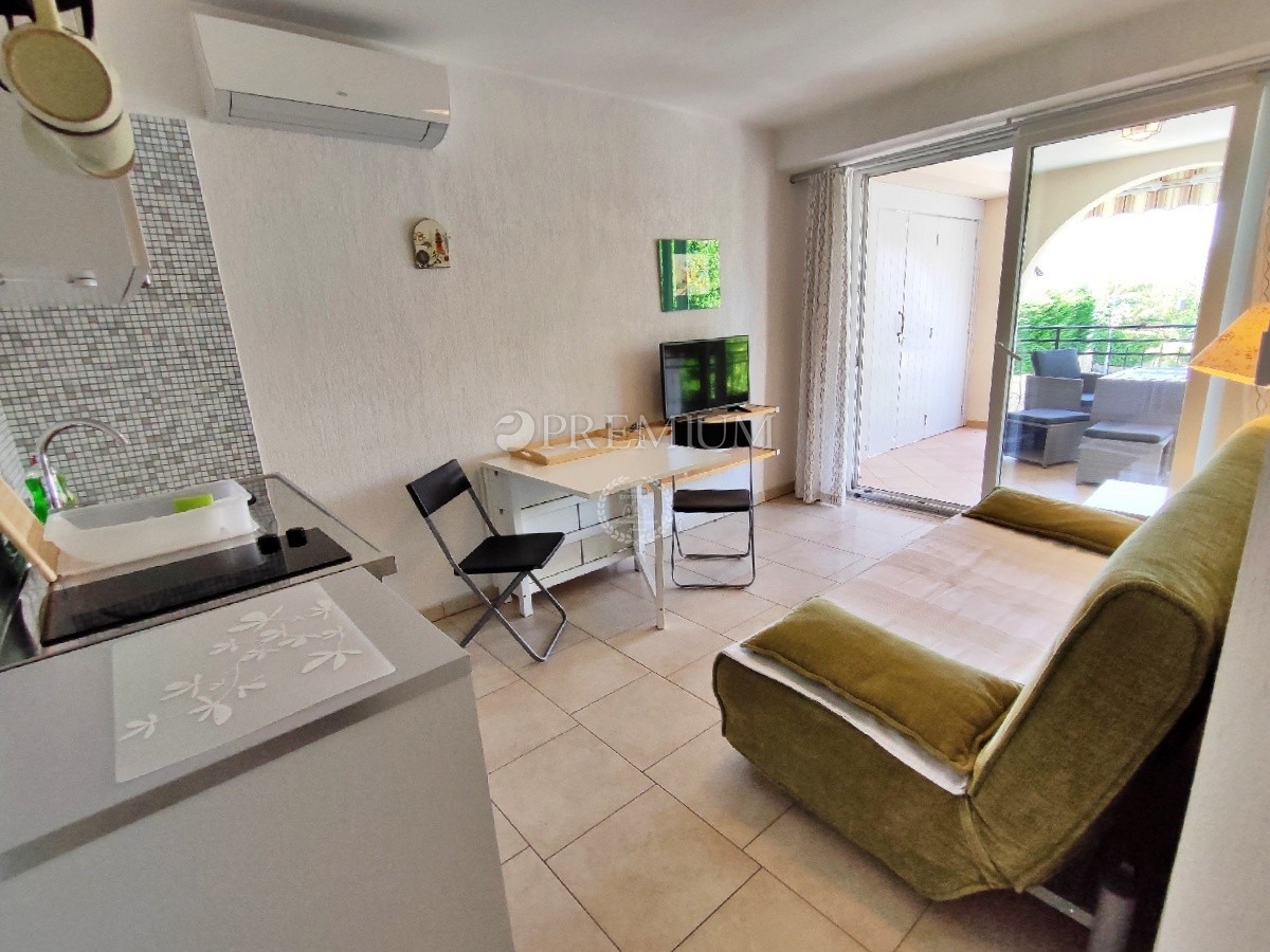 Malinska, piano di una casa familiare, a soli 350 metri dal mare!