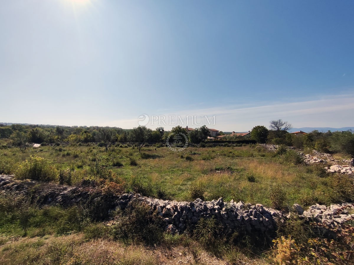 Malinska, terreno edificabile in vendita, 2500 m dal mare!