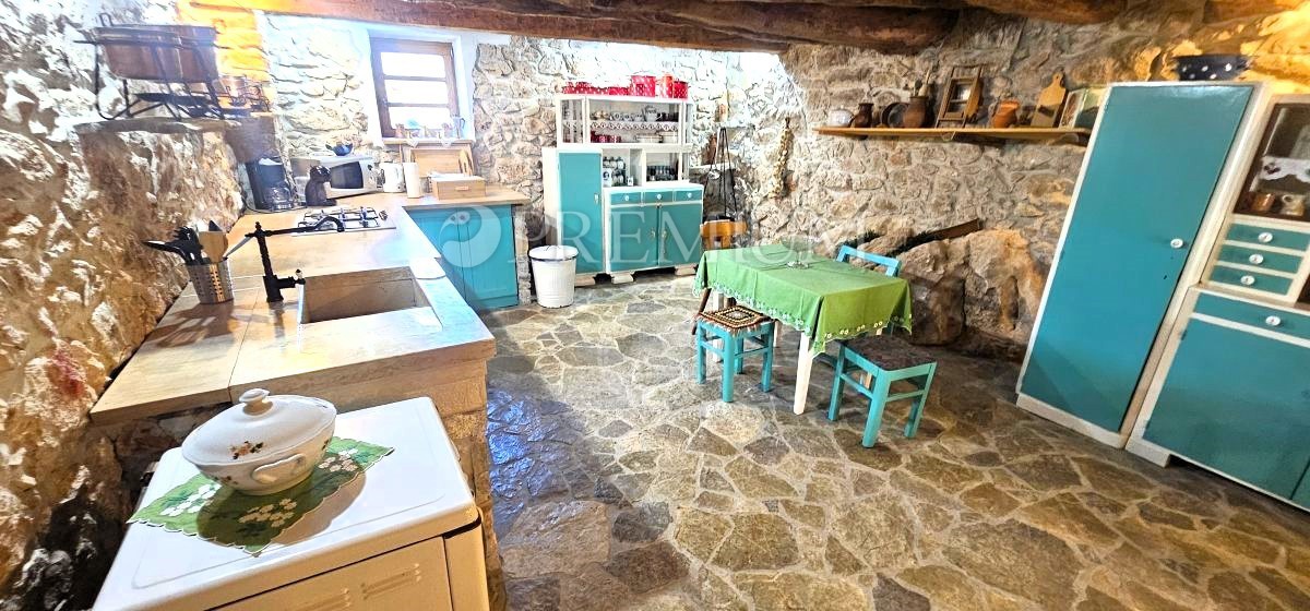 Dintorni di Šilo, casa in pietra ristrutturata con piscina!