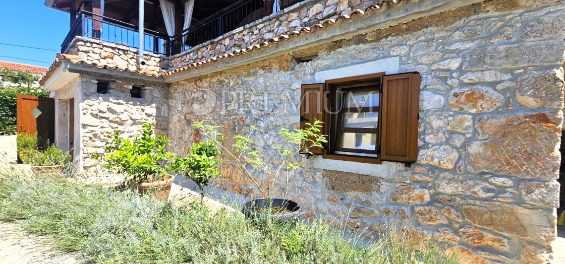 Dintorni di Šilo, casa in pietra ristrutturata con piscina!