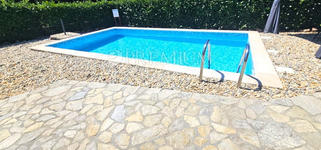 Dintorni di Šilo, casa in pietra ristrutturata con piscina!