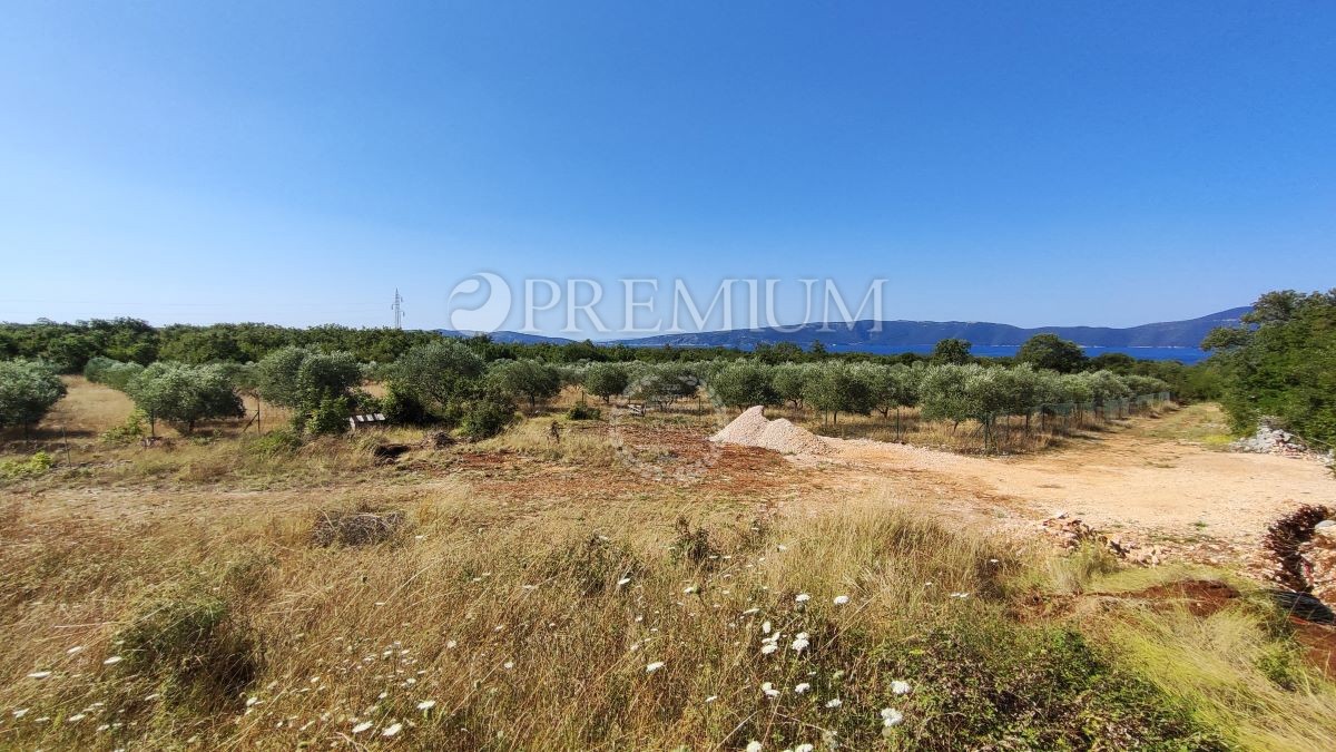 Krk, dintorni, terreno agricolo con vista mare!