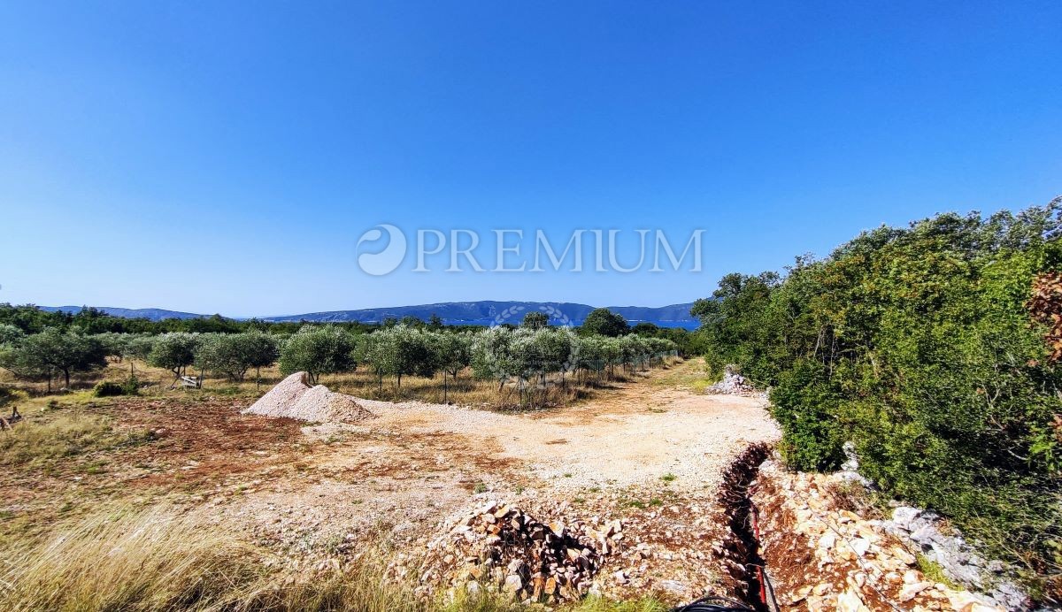 Krk, dintorni, terreno agricolo con vista mare!