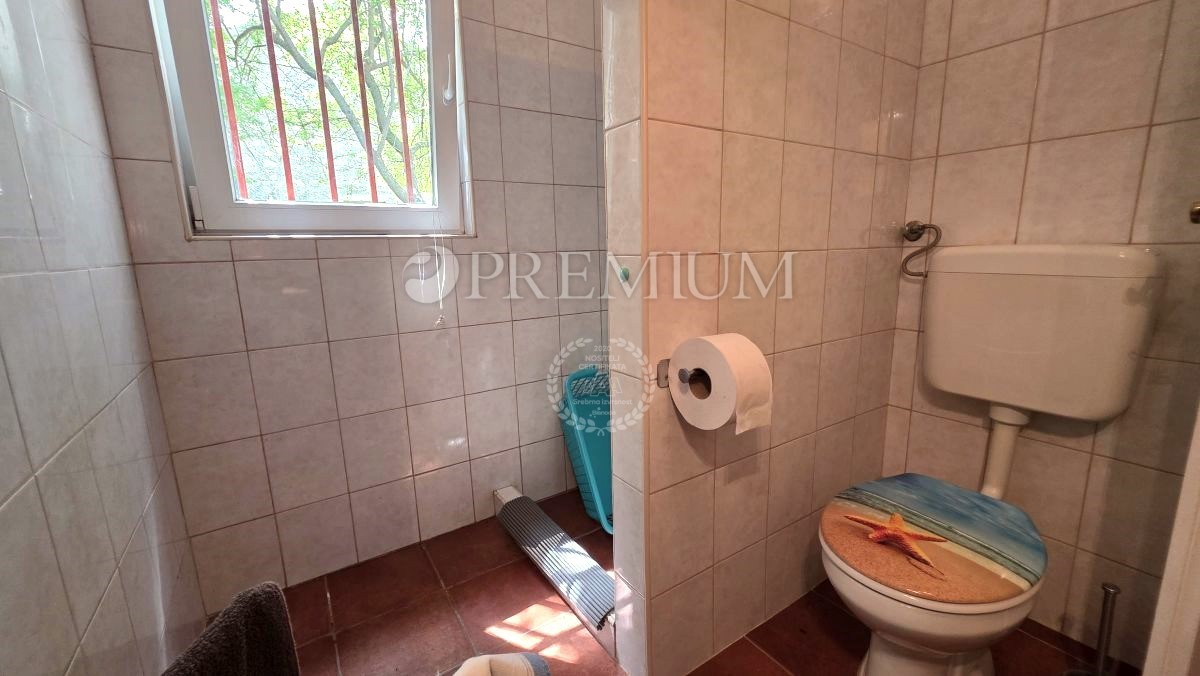 Isola di Krk, casa in pietra in zona molto tranquilla