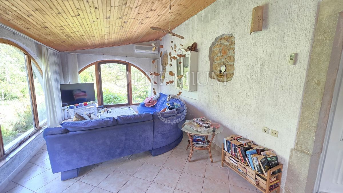 Isola di Krk, casa in pietra in zona molto tranquilla