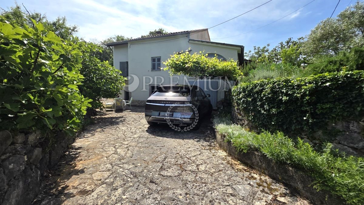 Isola di Krk, casa in pietra in zona molto tranquilla