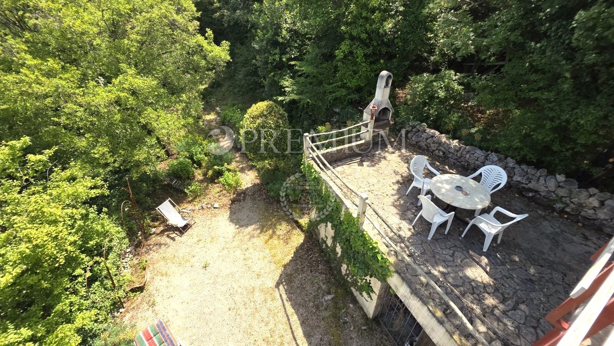 Isola di Krk, casa in pietra in zona molto tranquilla