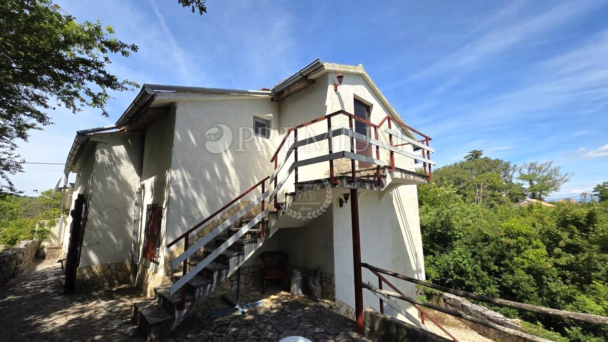 Isola di Krk, casa in pietra in zona molto tranquilla