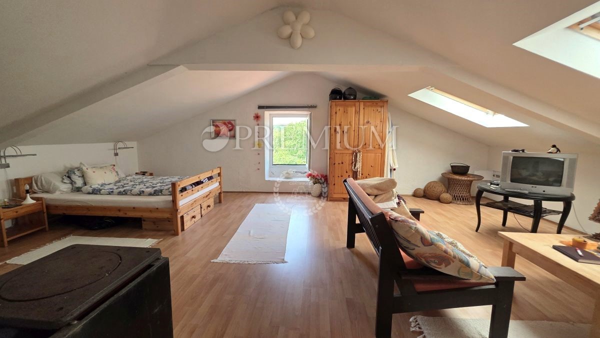 Isola di Krk, casa in pietra in zona molto tranquilla