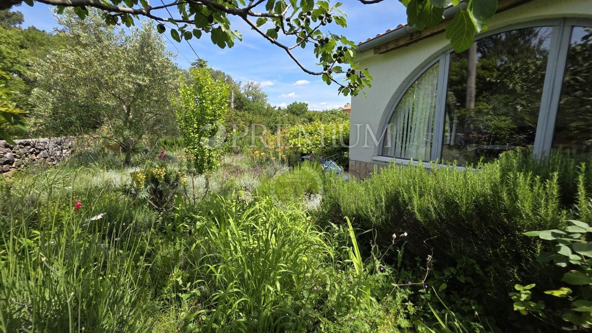 Isola di Krk, casa in pietra in zona molto tranquilla
