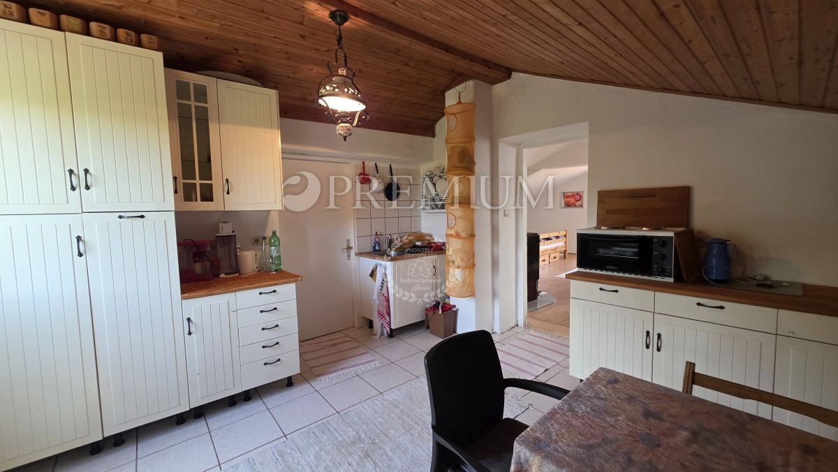 Isola di Krk, casa in pietra in zona molto tranquilla