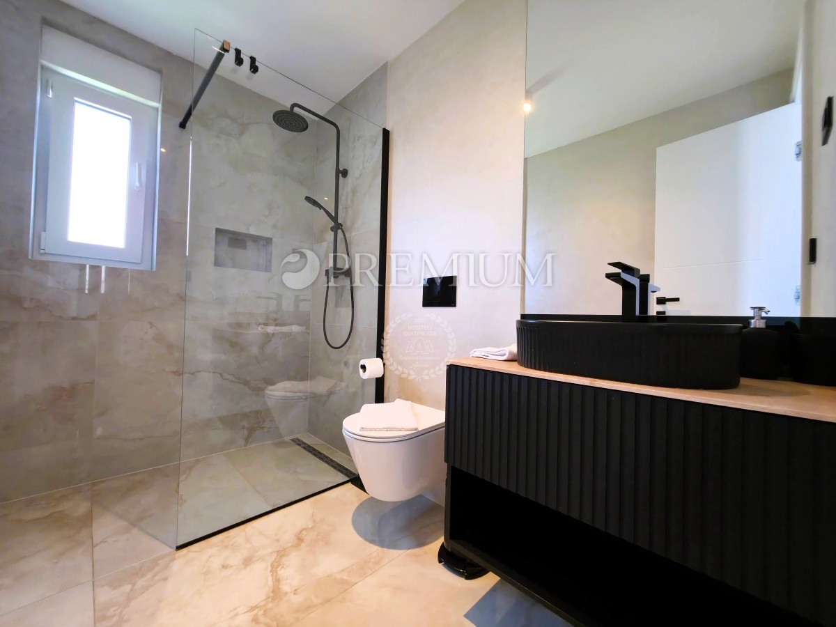 Malinska, nuovo appartamento di lusso con piscina e giardino 