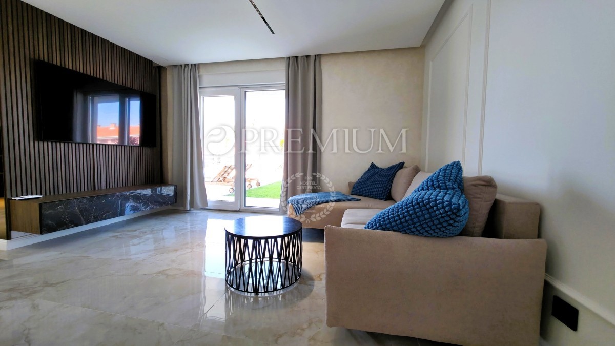 Malinska, nuovo appartamento di lusso con piscina e giardino 