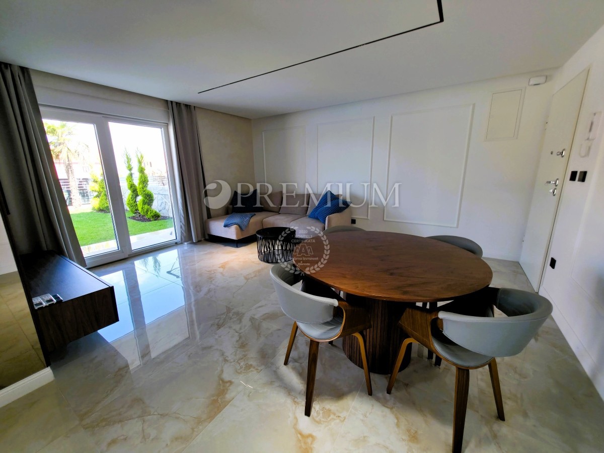 Malinska, nuovo appartamento di lusso con piscina e giardino 