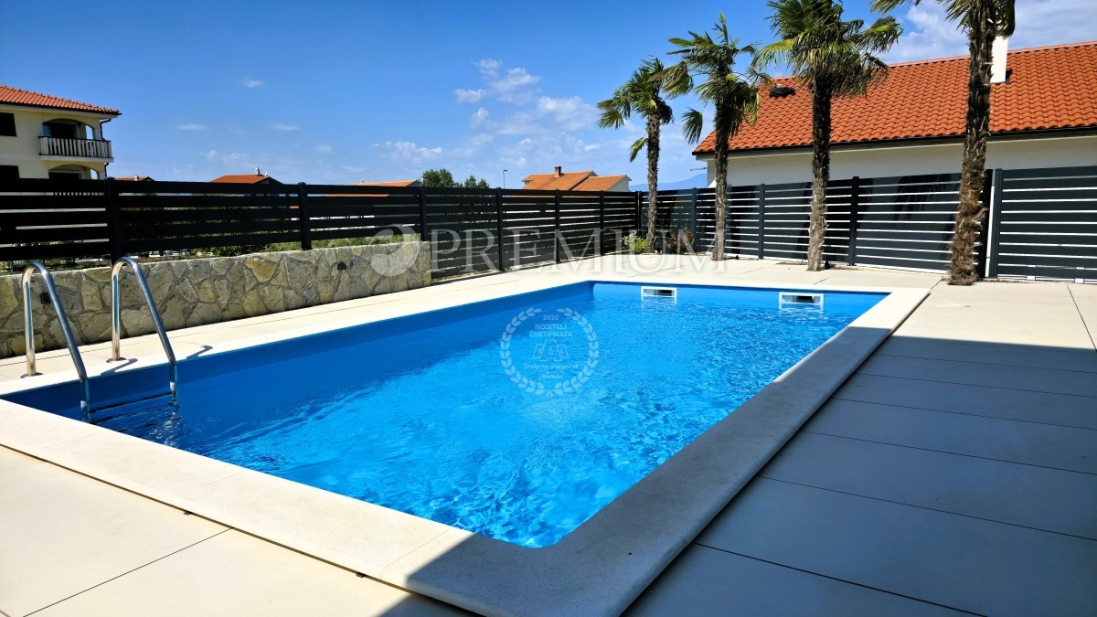 Malinska, nuovo appartamento di lusso con piscina e giardino 