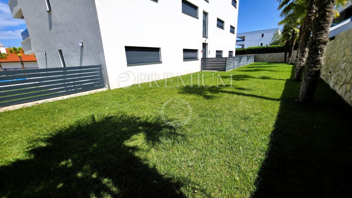 Malinska, nuovo appartamento di lusso con piscina e giardino 