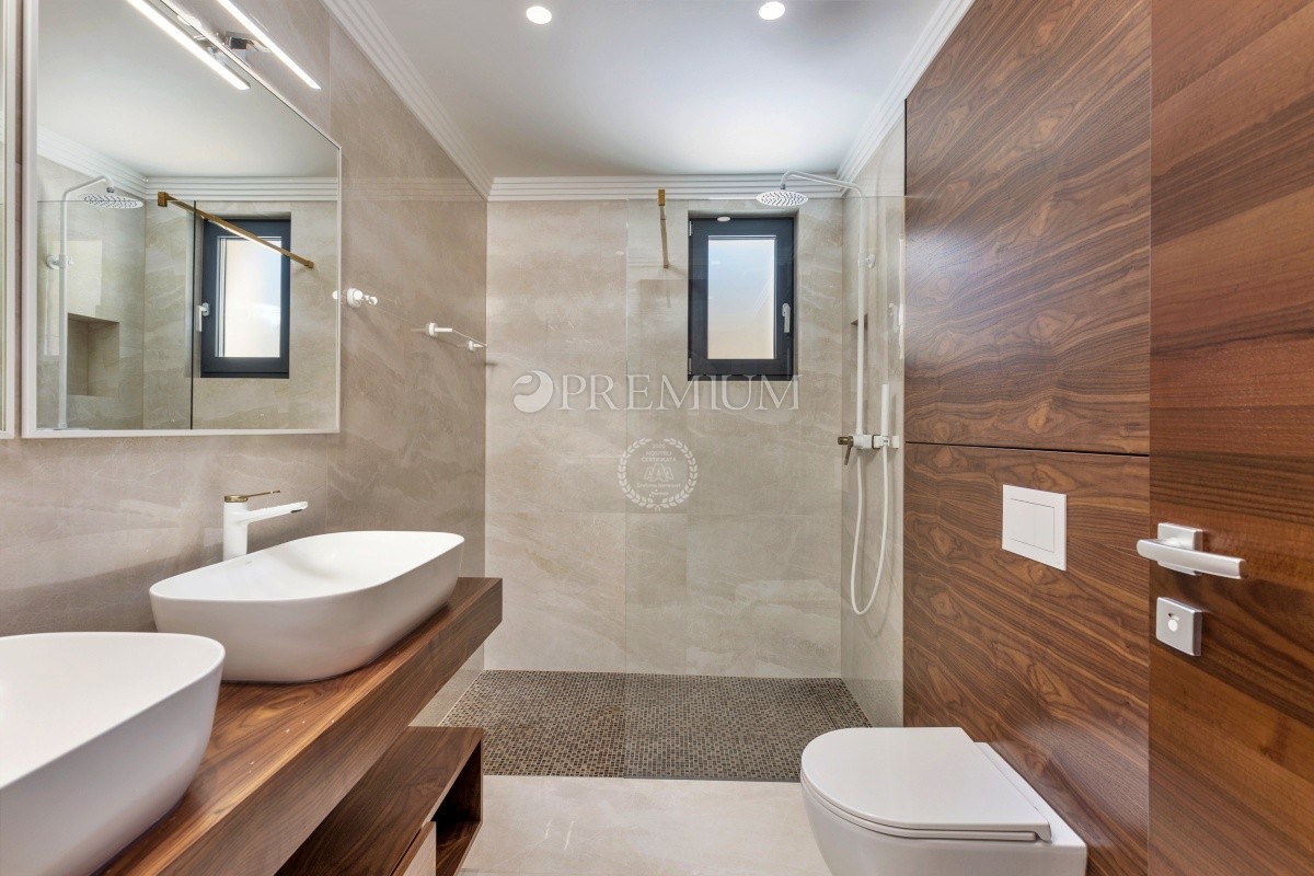 Malinska, vendita, appartamento al piano terra di una nuova costruzione, con giardino e piscina!