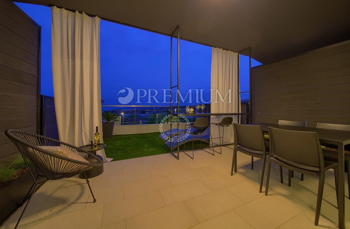 Città di Krk, moderno appartamento al piano terra vista mare