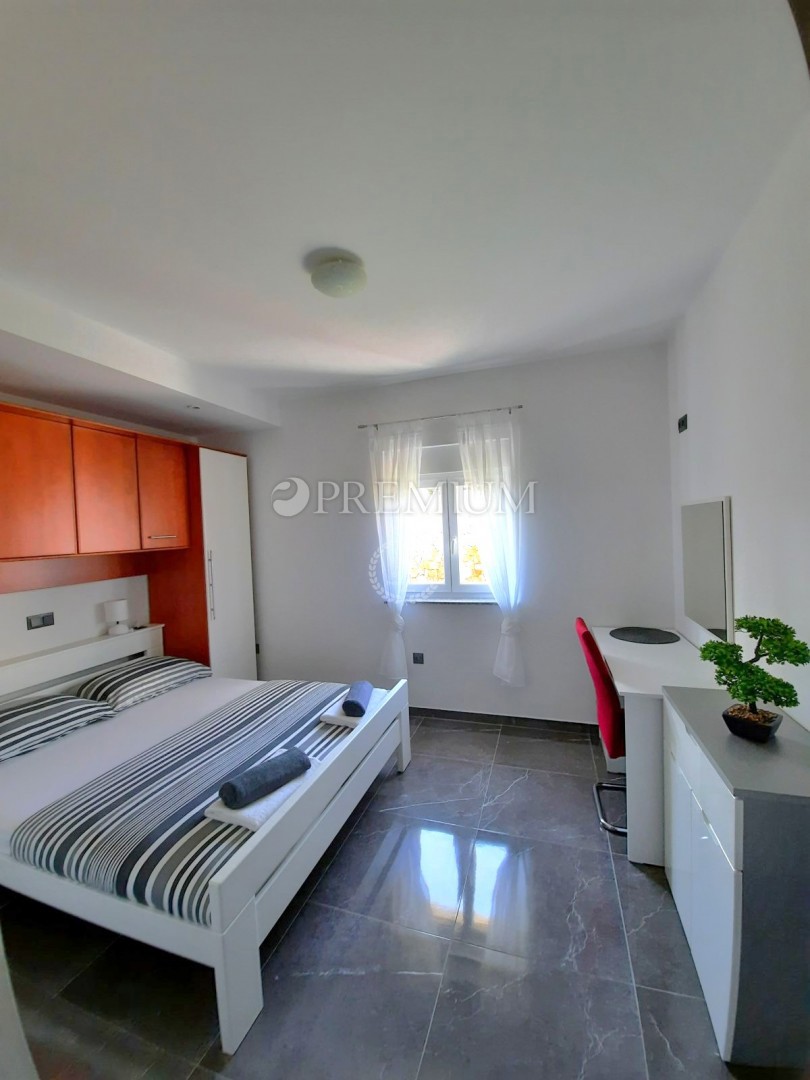 Zona Vrbnik, casa indipendente con piscina!