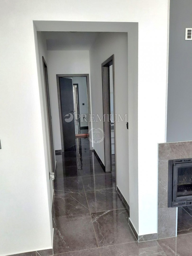 Zona Vrbnik, casa indipendente con piscina!