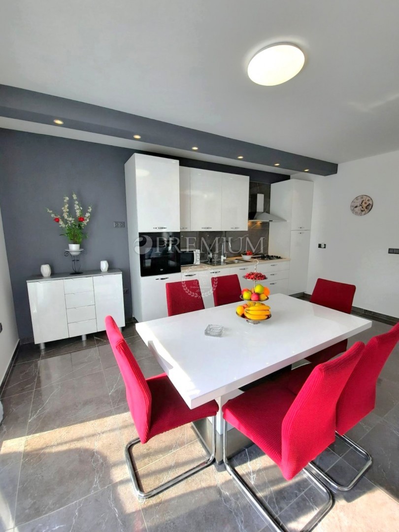 Zona Vrbnik, casa indipendente con piscina!