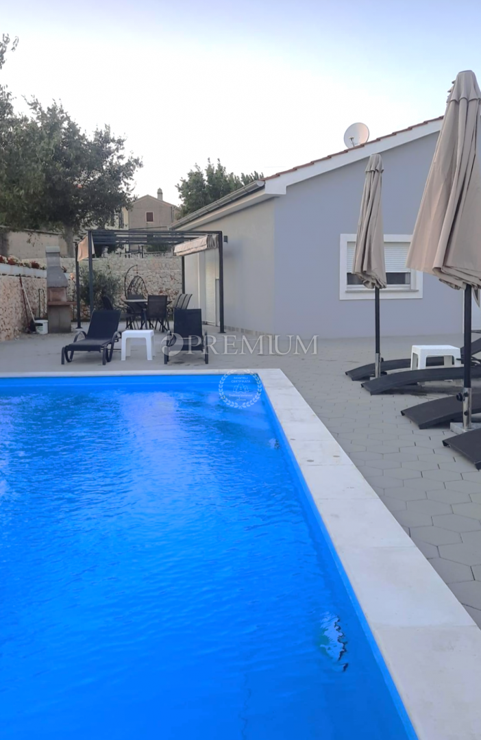 Zona Vrbnik, casa indipendente con piscina!