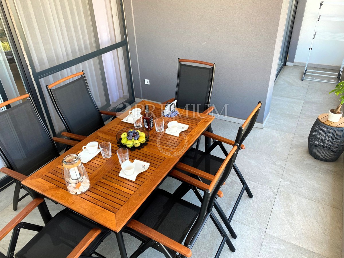 Malinska – appartamento con due unità e giardino, al mare!