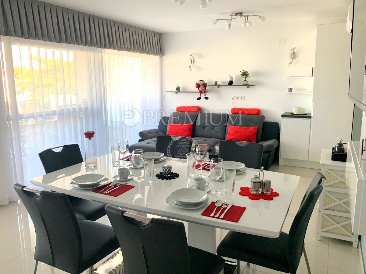 Malinska – appartamento con due unità e giardino, al mare!