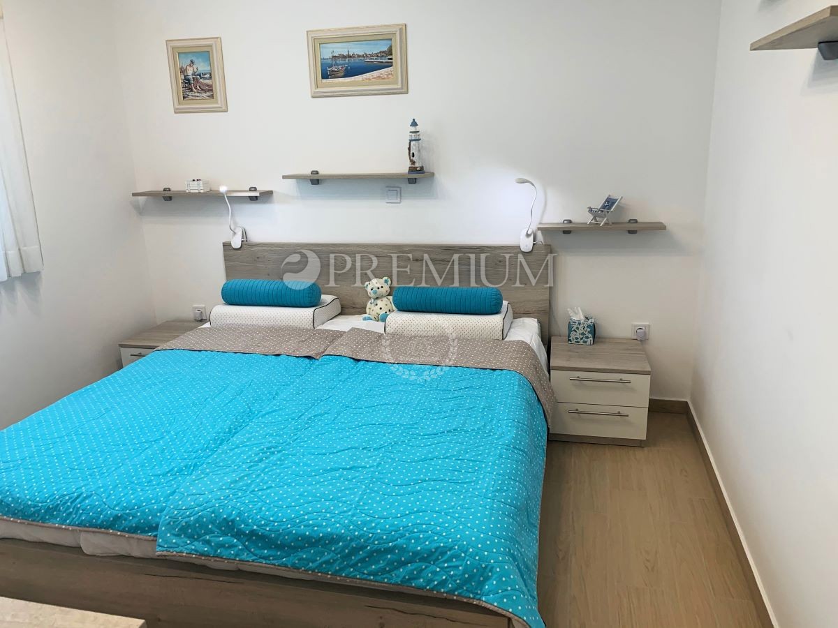 Malinska – appartamento con due unità e giardino, al mare!