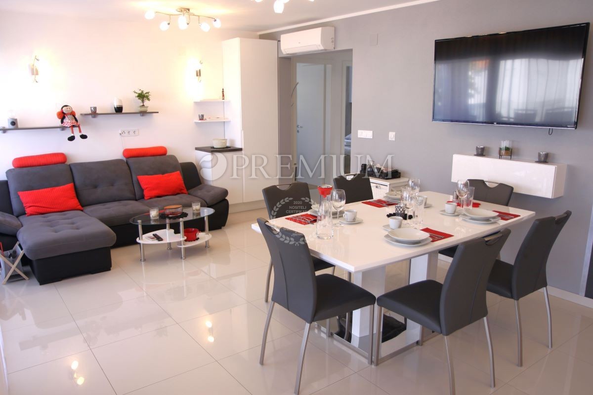 Malinska – appartamento con due unità e giardino, al mare!