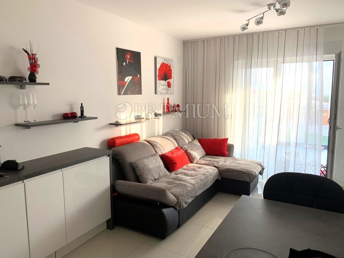 Malinska – appartamento con due unità e giardino, al mare!