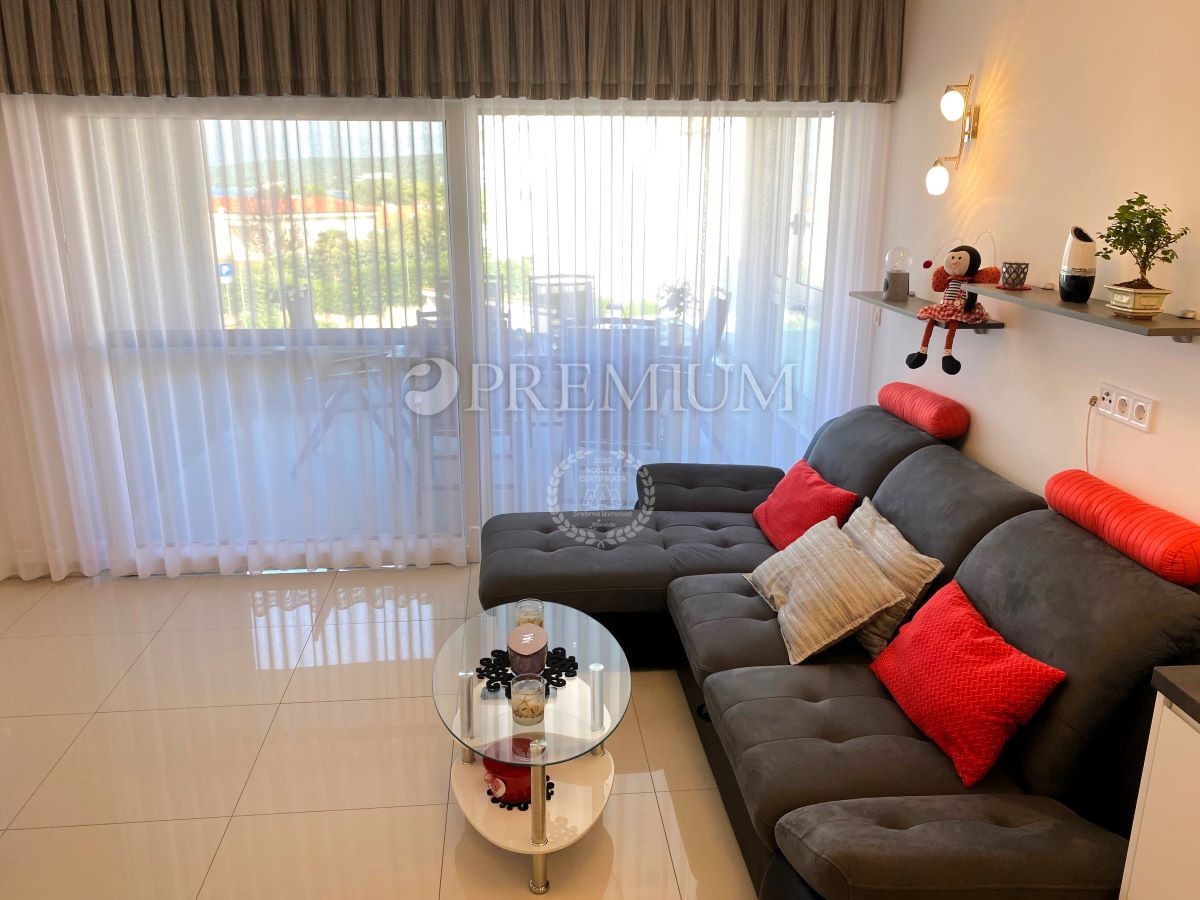 Malinska – appartamento con due unità e giardino, al mare!